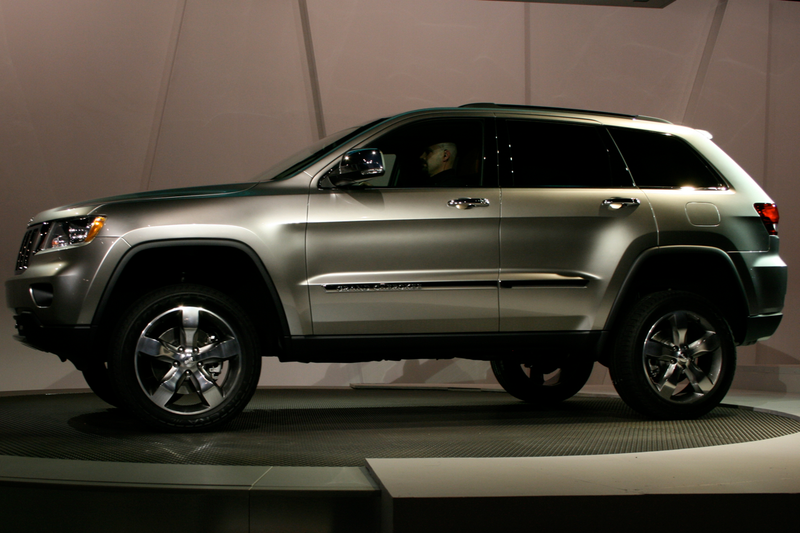 Illustration for article titled 2011 Jeep Grand Cherokee: Mercedes Chassis Meets Hemi Power